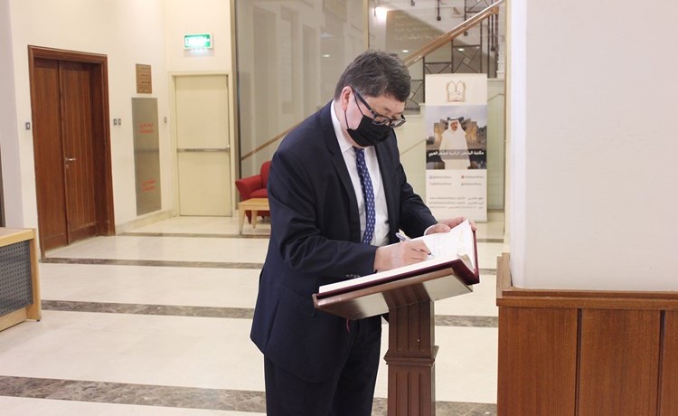 زيارة سفير كازاخستان عظمات بيرديباي لمكتبة البابطين المركزية للشعر العربي